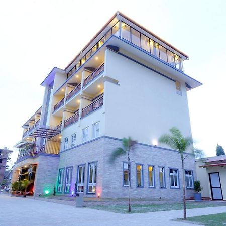 Om Gaura Hotel ポカラ エクステリア 写真