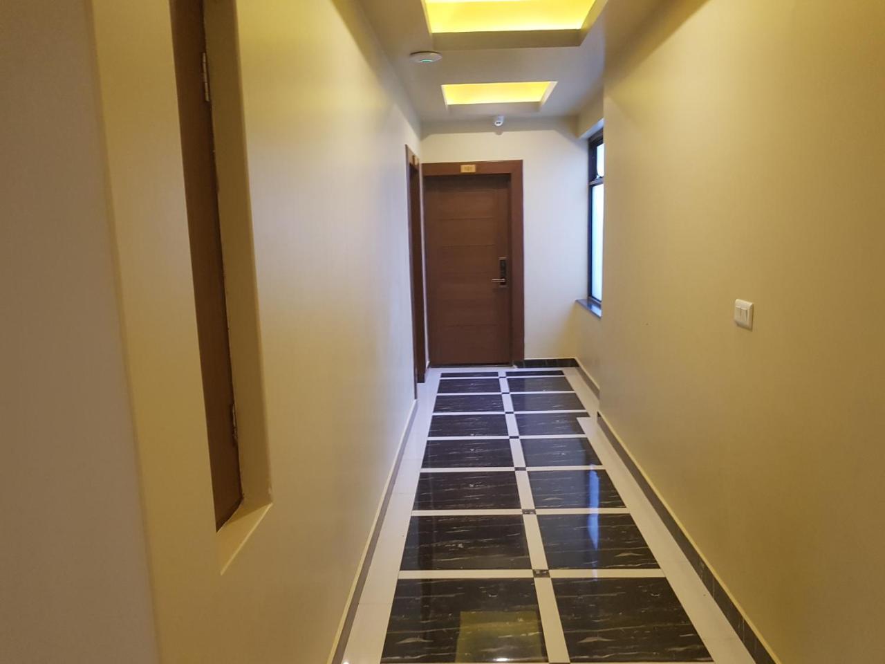Om Gaura Hotel ポカラ エクステリア 写真